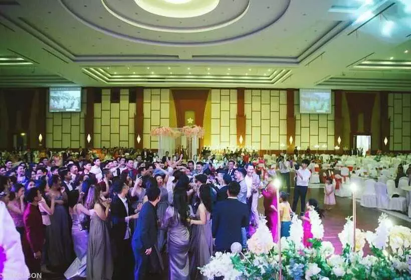 Отель Arawan Riverside