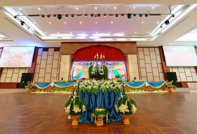 Отель Arawan Riverside