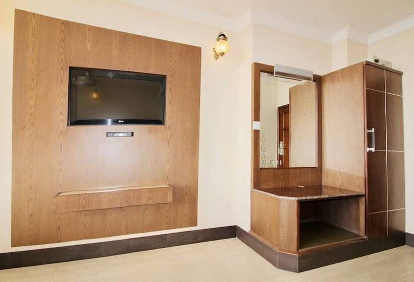 בית מלון כפרי Asian Plaza Dharamshala