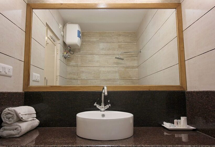 בית מלון כפרי Asian Plaza Dharamshala