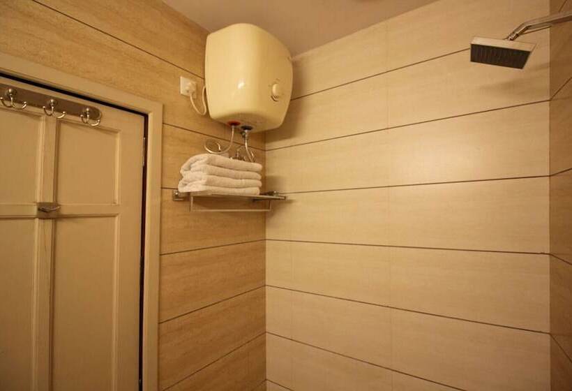 בית מלון כפרי Asian Plaza Dharamshala