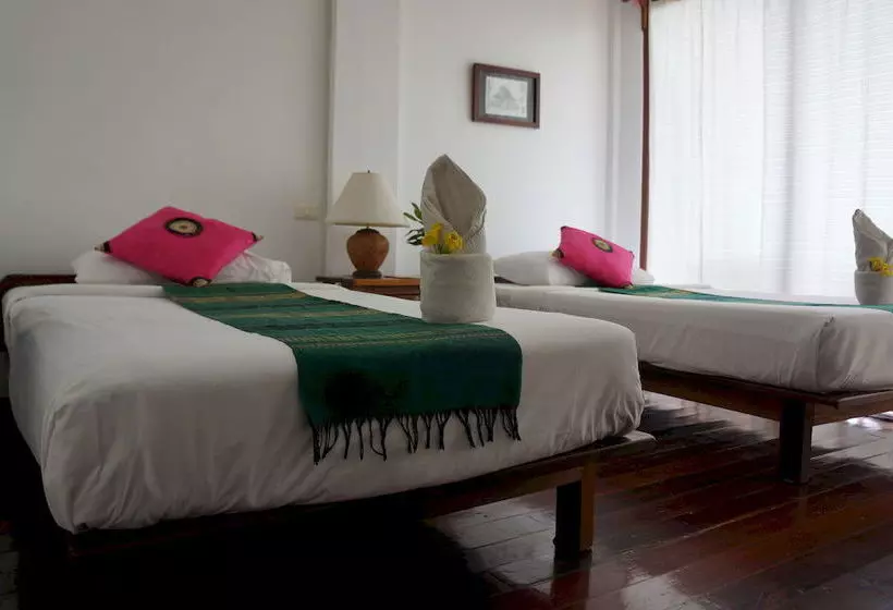 Hotelli The Elephant Crossing