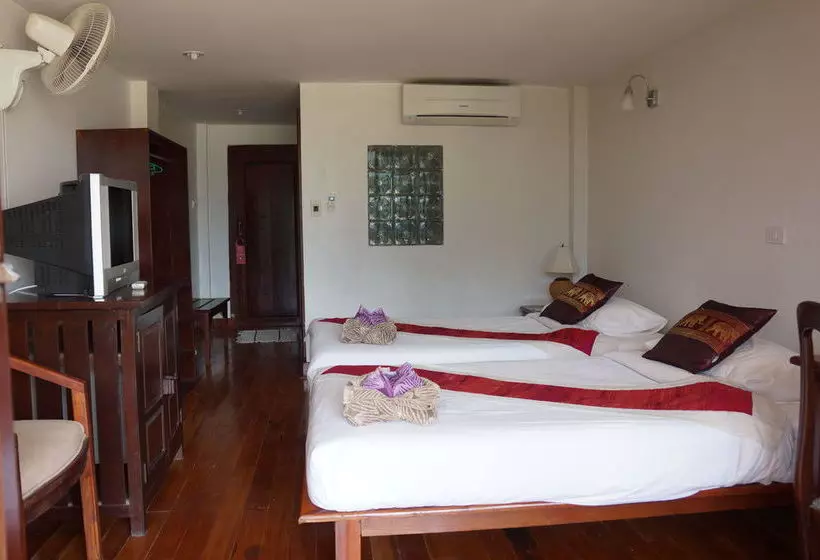 Hotelli The Elephant Crossing