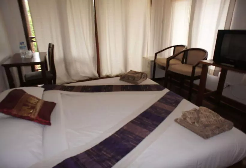 Hotelli The Elephant Crossing