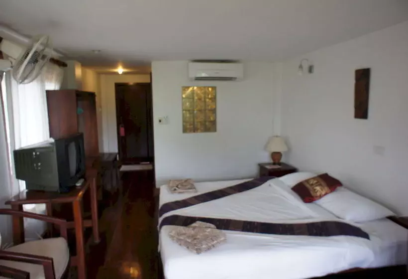 Hotelli The Elephant Crossing