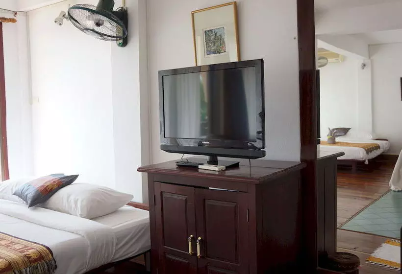 Hotelli The Elephant Crossing