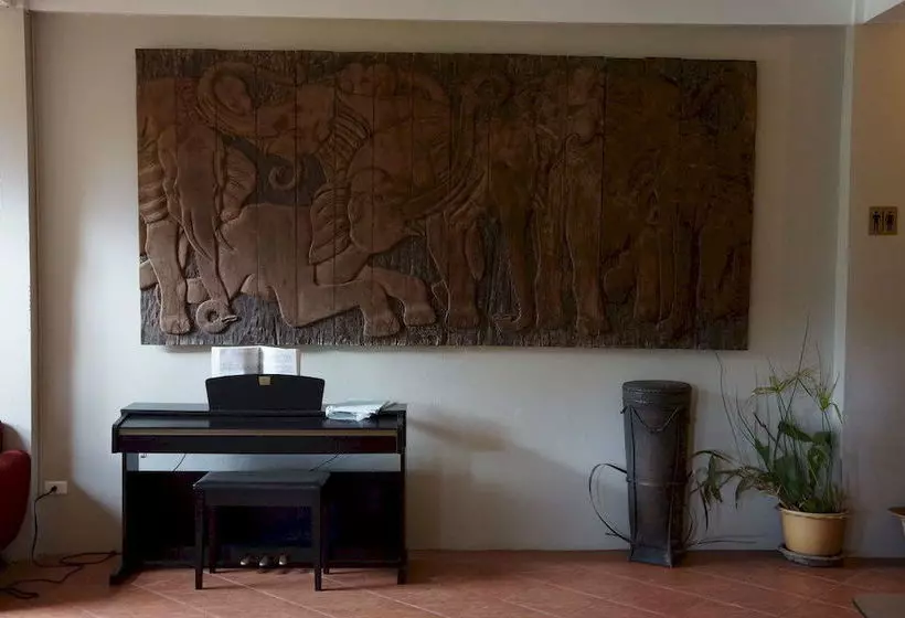 Hotelli The Elephant Crossing