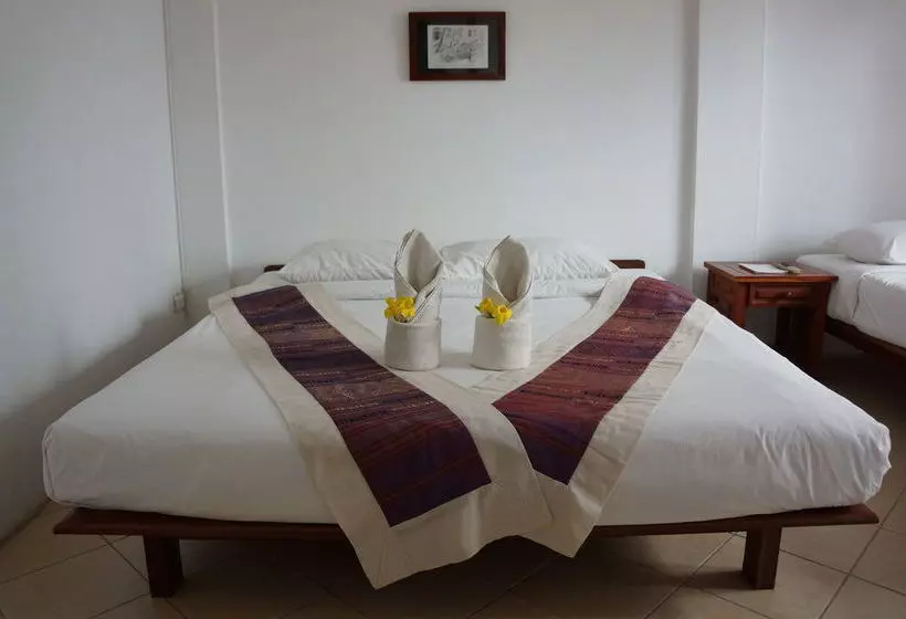 Hotelli The Elephant Crossing