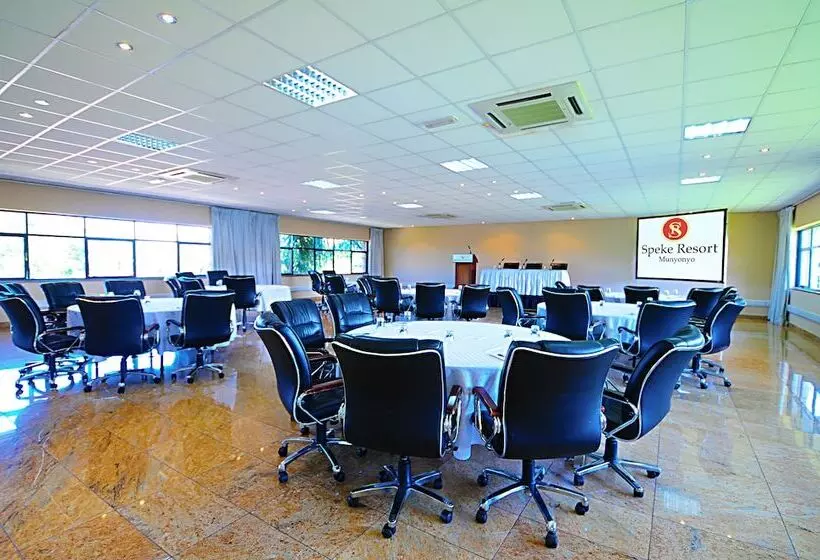 هتل Munyonyo Commonwealth Resort