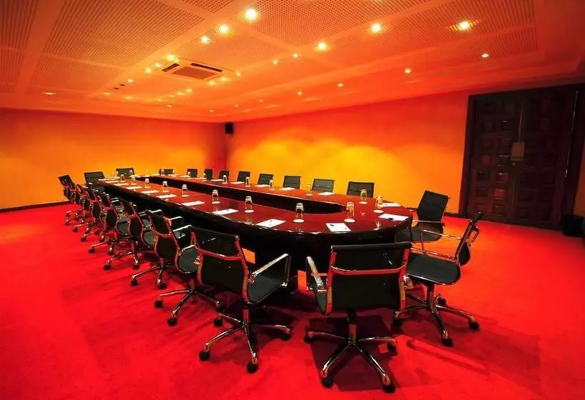 هتل Munyonyo Commonwealth Resort