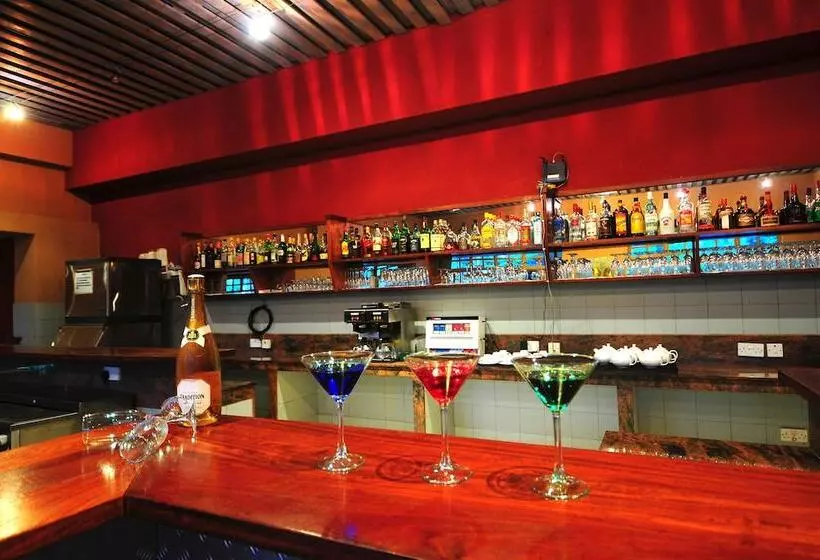 هتل Munyonyo Commonwealth Resort