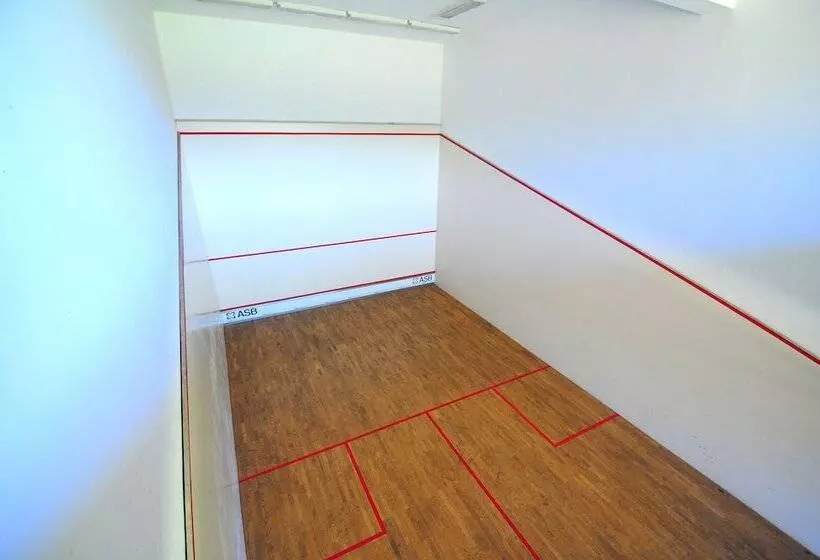 هتل Munyonyo Commonwealth Resort