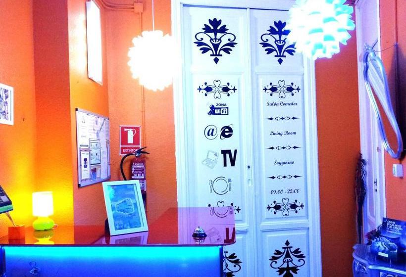 فندق Pensión Universal