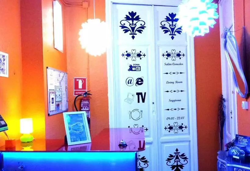 فندق Pensión Universal