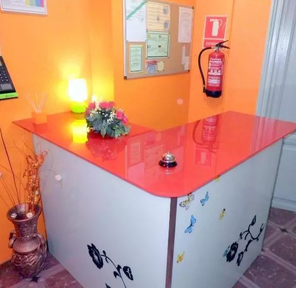 فندق Pensión Universal