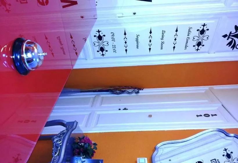 فندق Pensión Universal