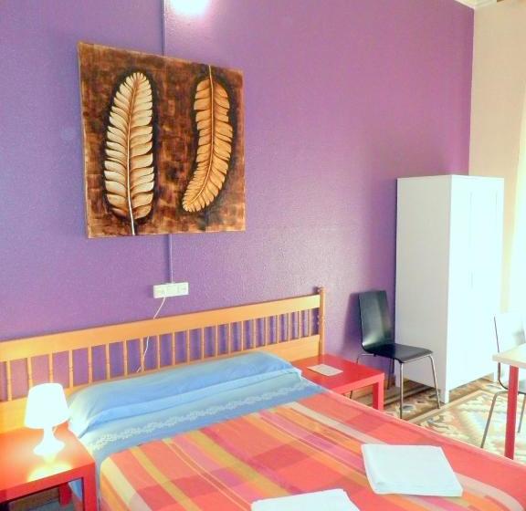 فندق Pensión Universal