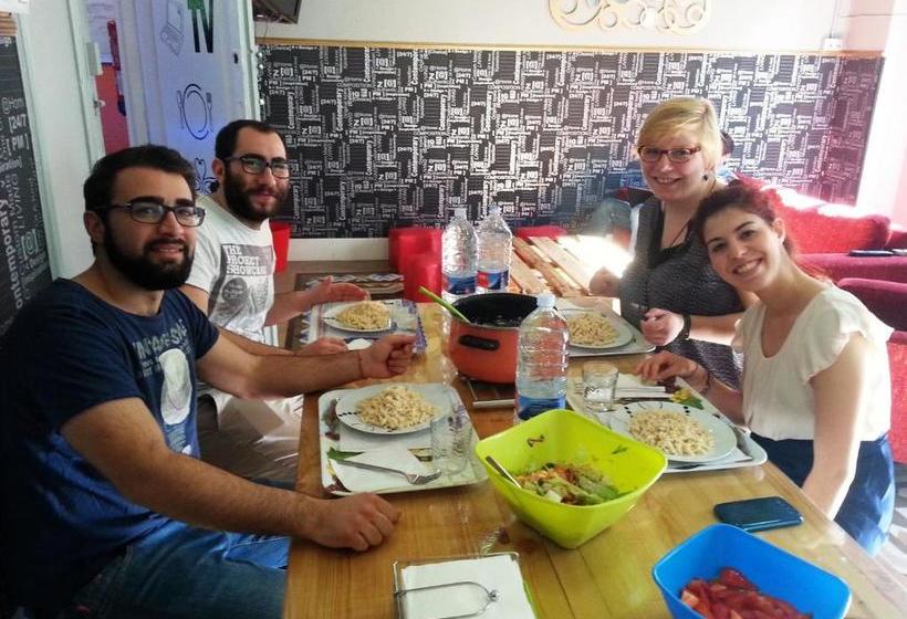 فندق Pensión Universal