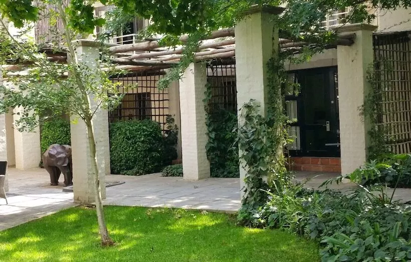 Отель Sandton Lodge Rivonia