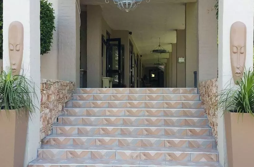 Отель Sandton Lodge Rivonia