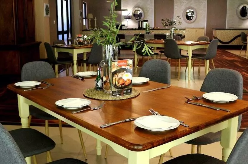 Отель Sandton Lodge Rivonia