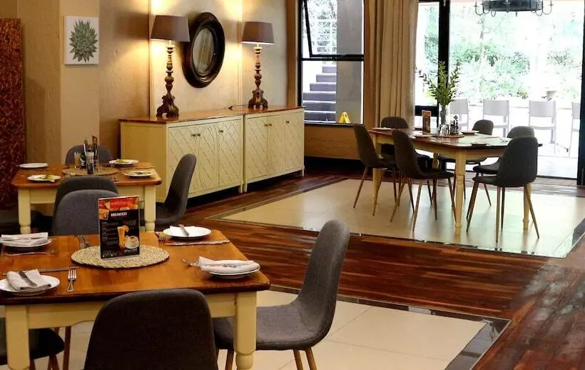 Отель Sandton Lodge Rivonia