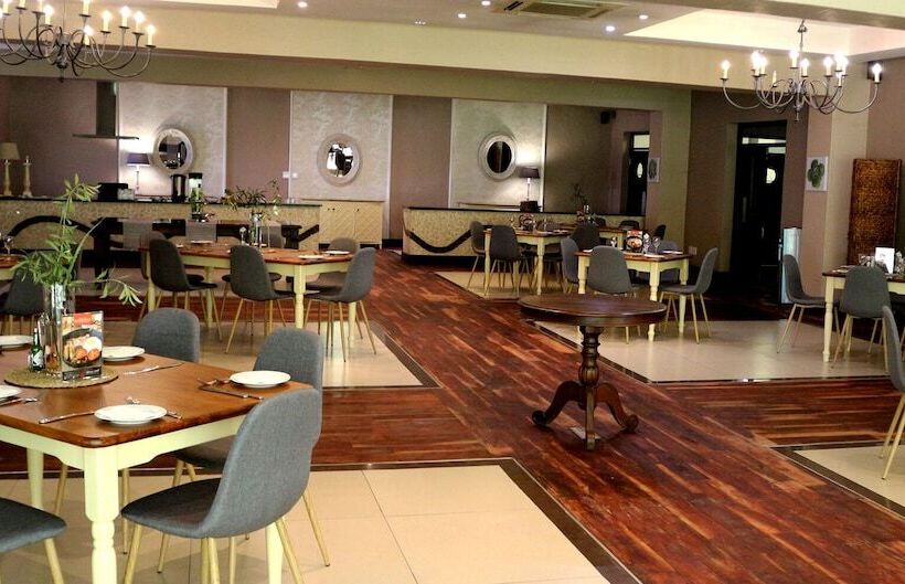 Отель Sandton Lodge Rivonia