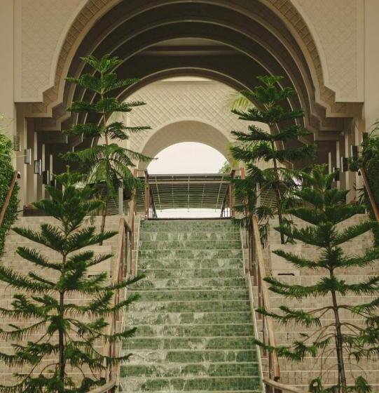 בית מלון כפרי The Pade