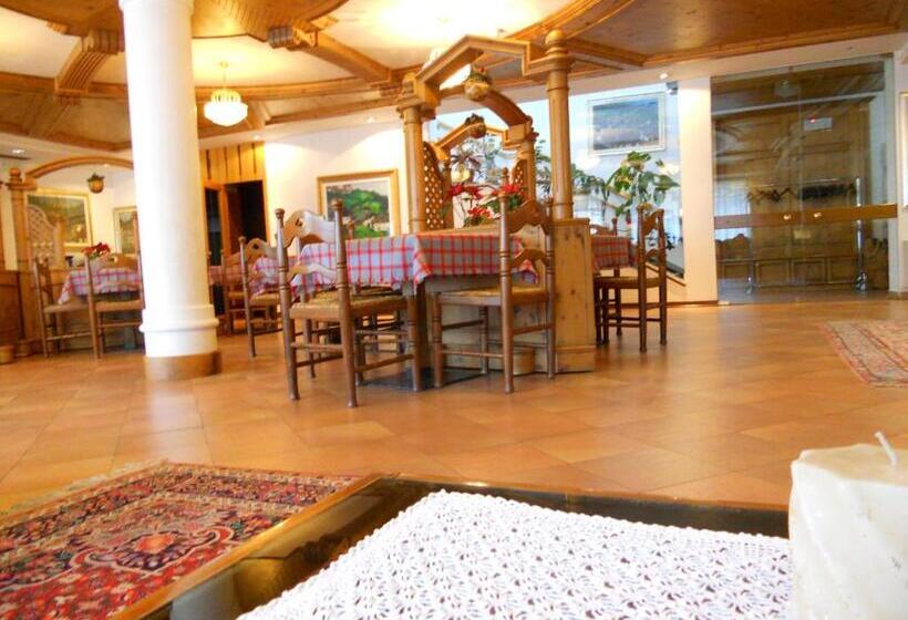 Family Hotel La Perla