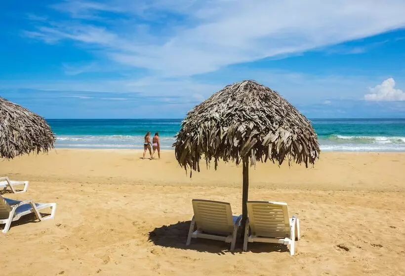 هتل Red Frog Beach Island Resort