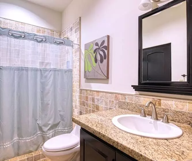 هتل Red Frog Beach Island Resort