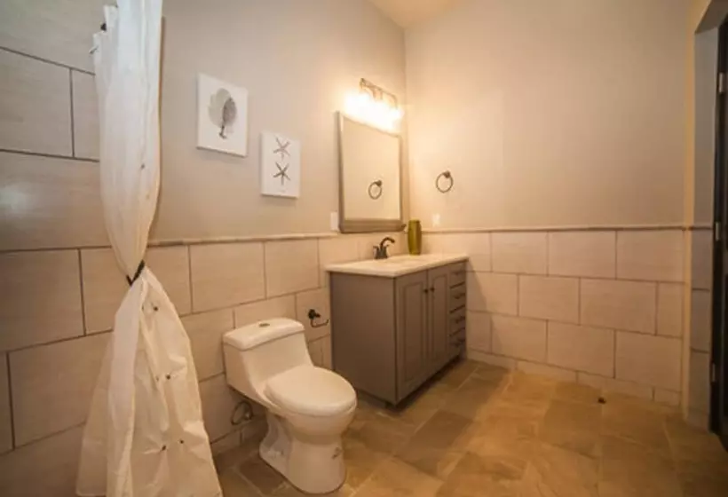 هتل Red Frog Beach Island Resort