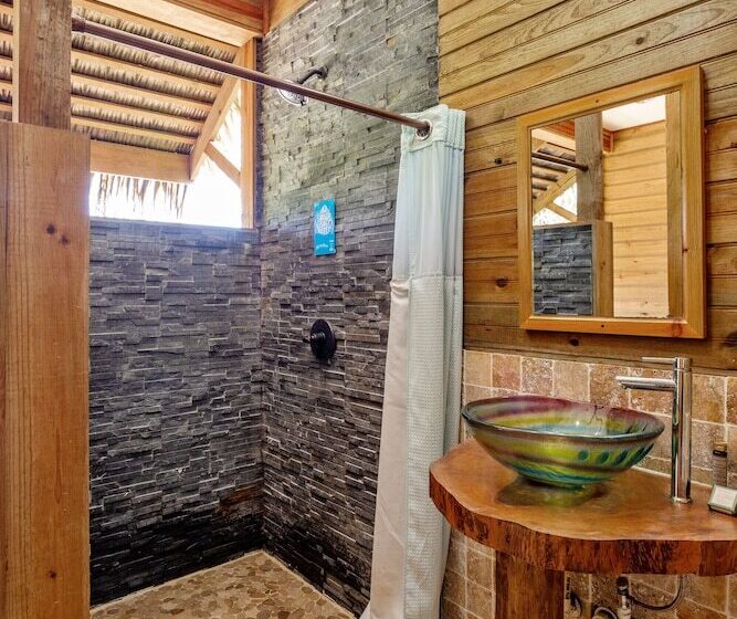 호텔 Red Frog Beach Island Resort