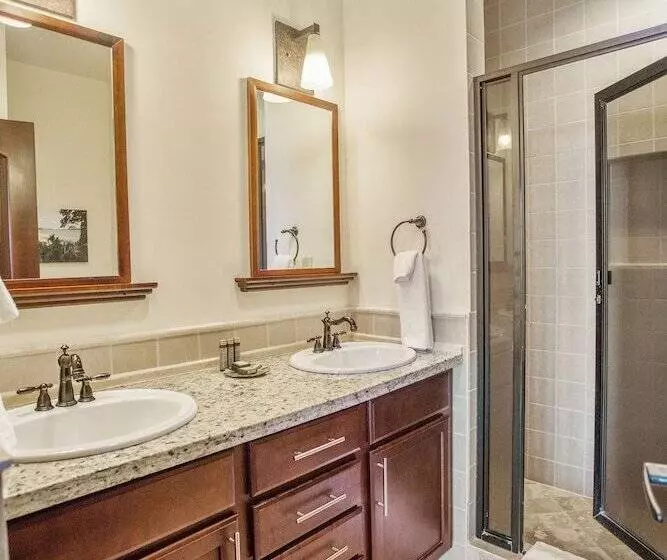 هتل Red Frog Beach Island Resort