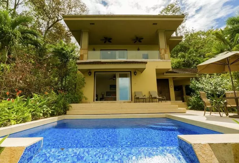 هتل Red Frog Beach Island Resort