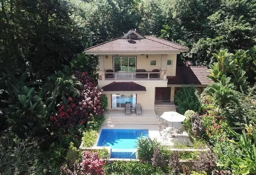 هتل Red Frog Beach Island Resort