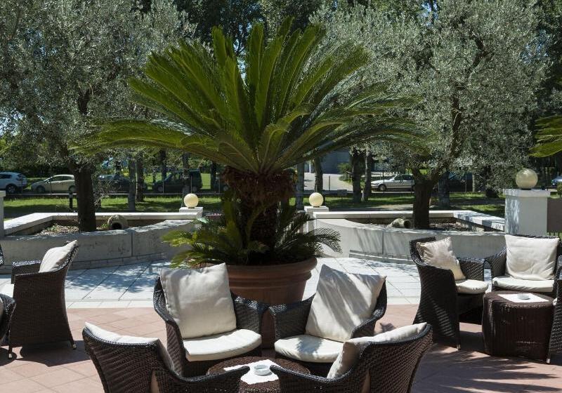 Savoy Beach Hotel & Thermal Spa