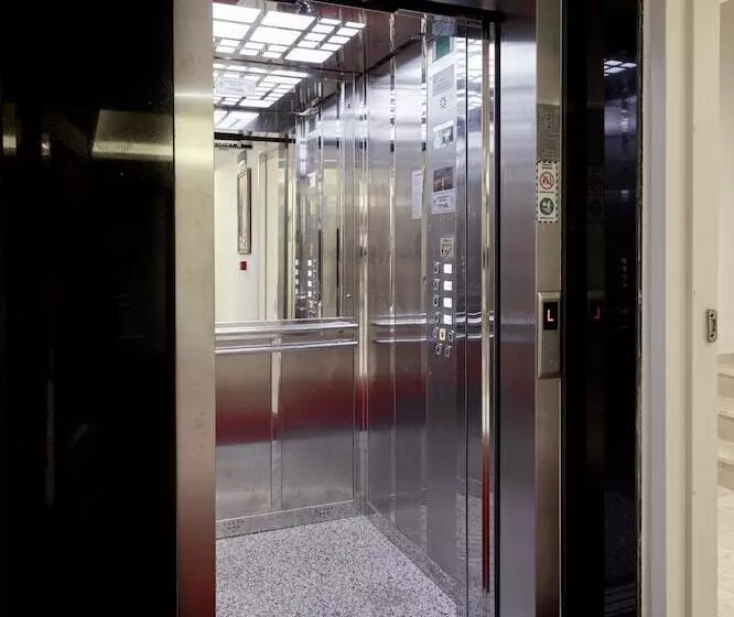 Albinas Hotel Old City