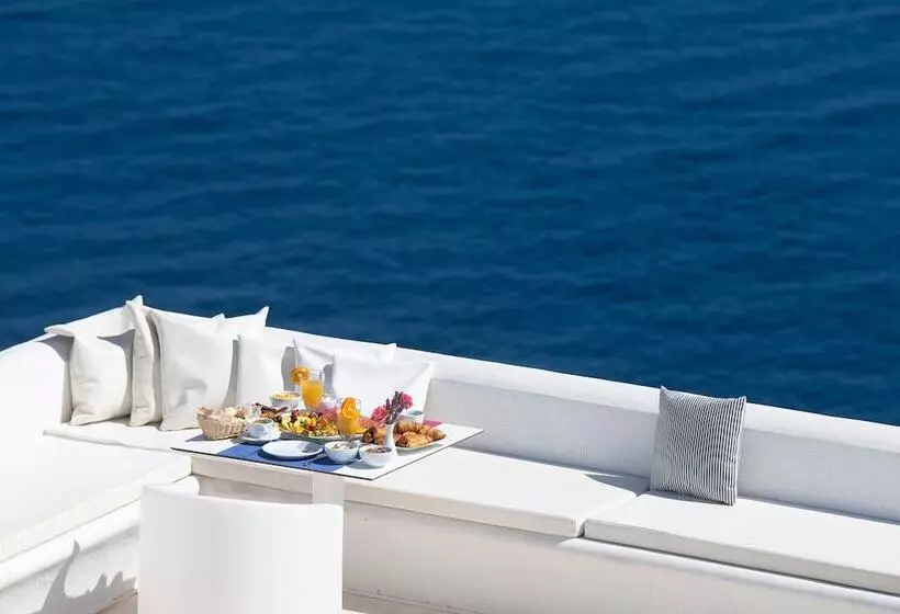 Отель Avant Garde Suites