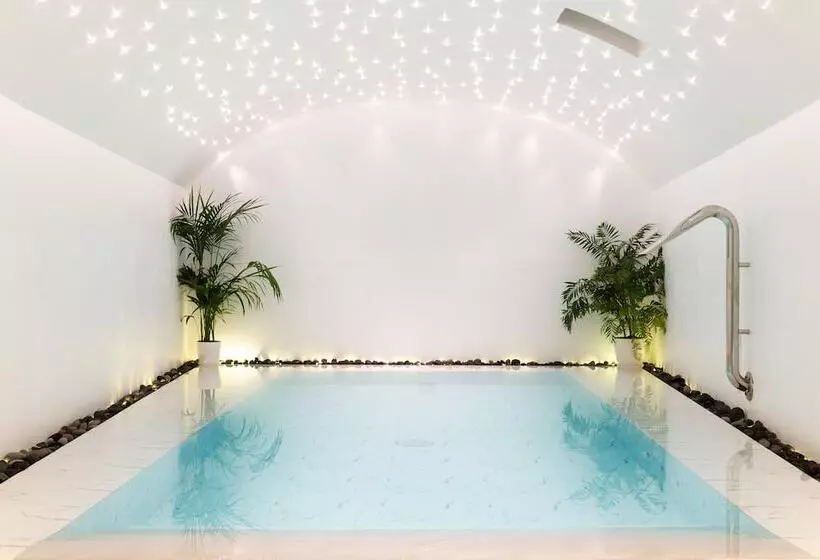 Отель Avant Garde Suites