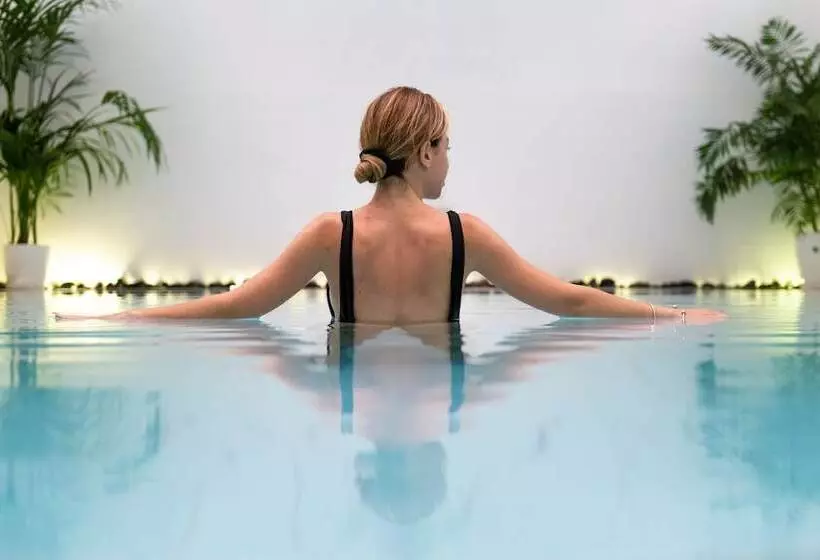 Отель Avant Garde Suites