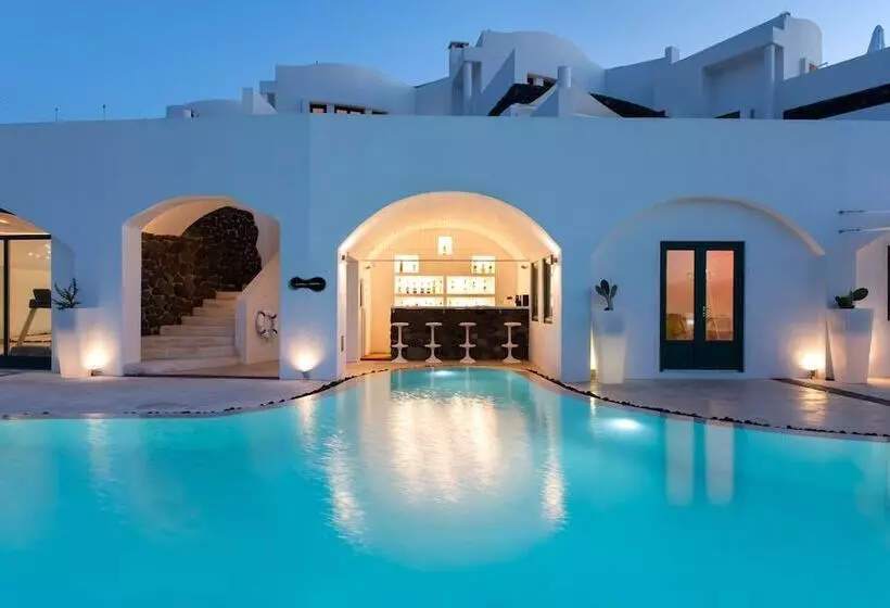 Отель Avant Garde Suites