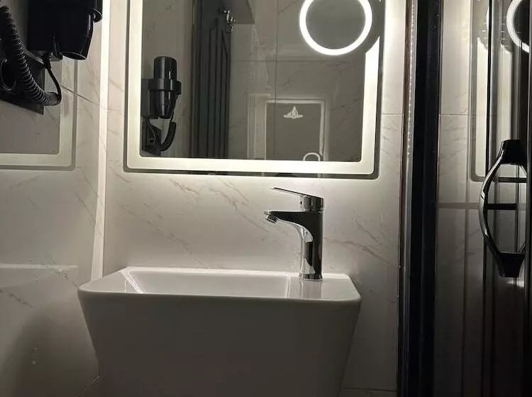 Blue Tuana Hotel Old City