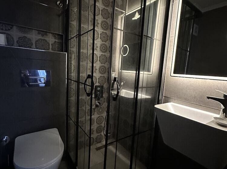 Blue Tuana Hotel Old City