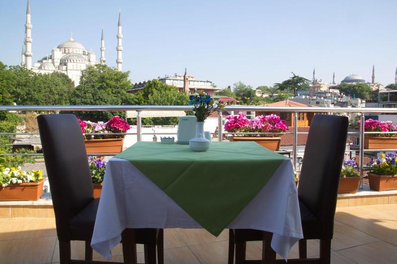 Blue Tuana Hotel Old City