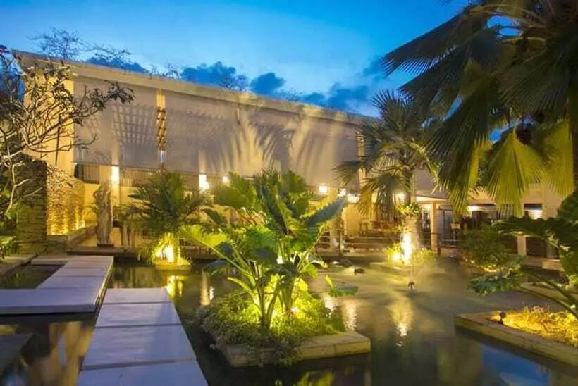 هتل Dhevatara Beach