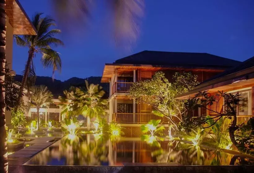 هتل Dhevatara Beach