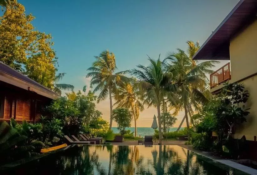 هتل Dhevatara Beach