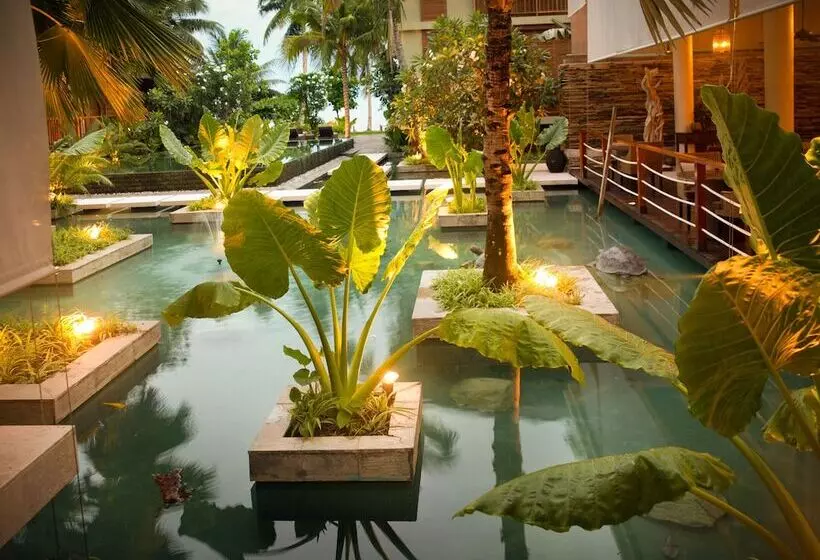 هتل Dhevatara Beach