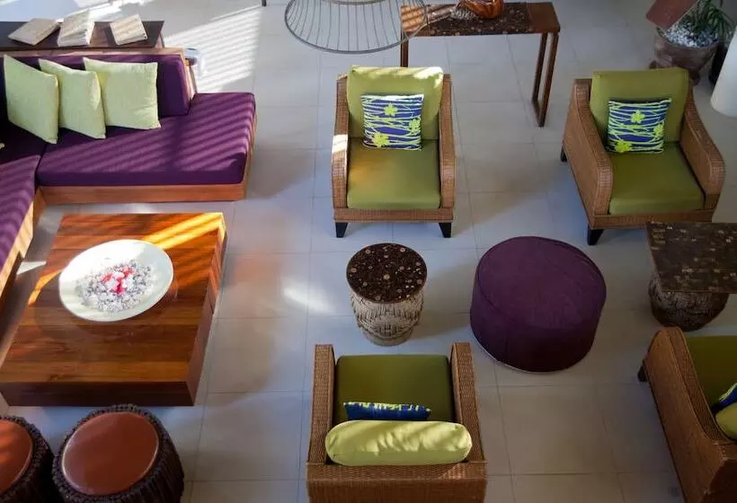 هتل Dhevatara Beach